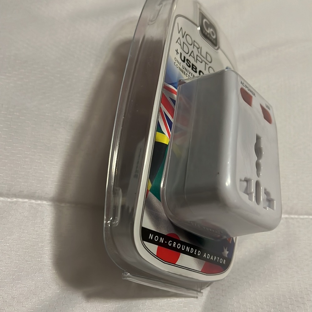 World Adaptor + USB Charger - Picture 5 of 6